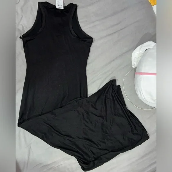 Black maxi dress with slit - Picture 2 of 3